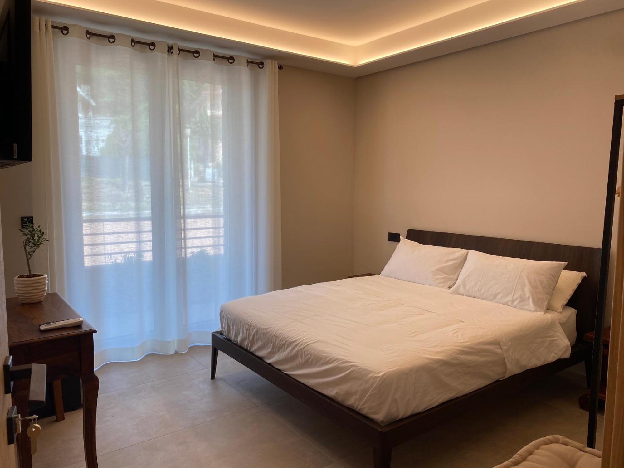 Seta Luxury Apartment Розето дели Абруци Екстериор снимка