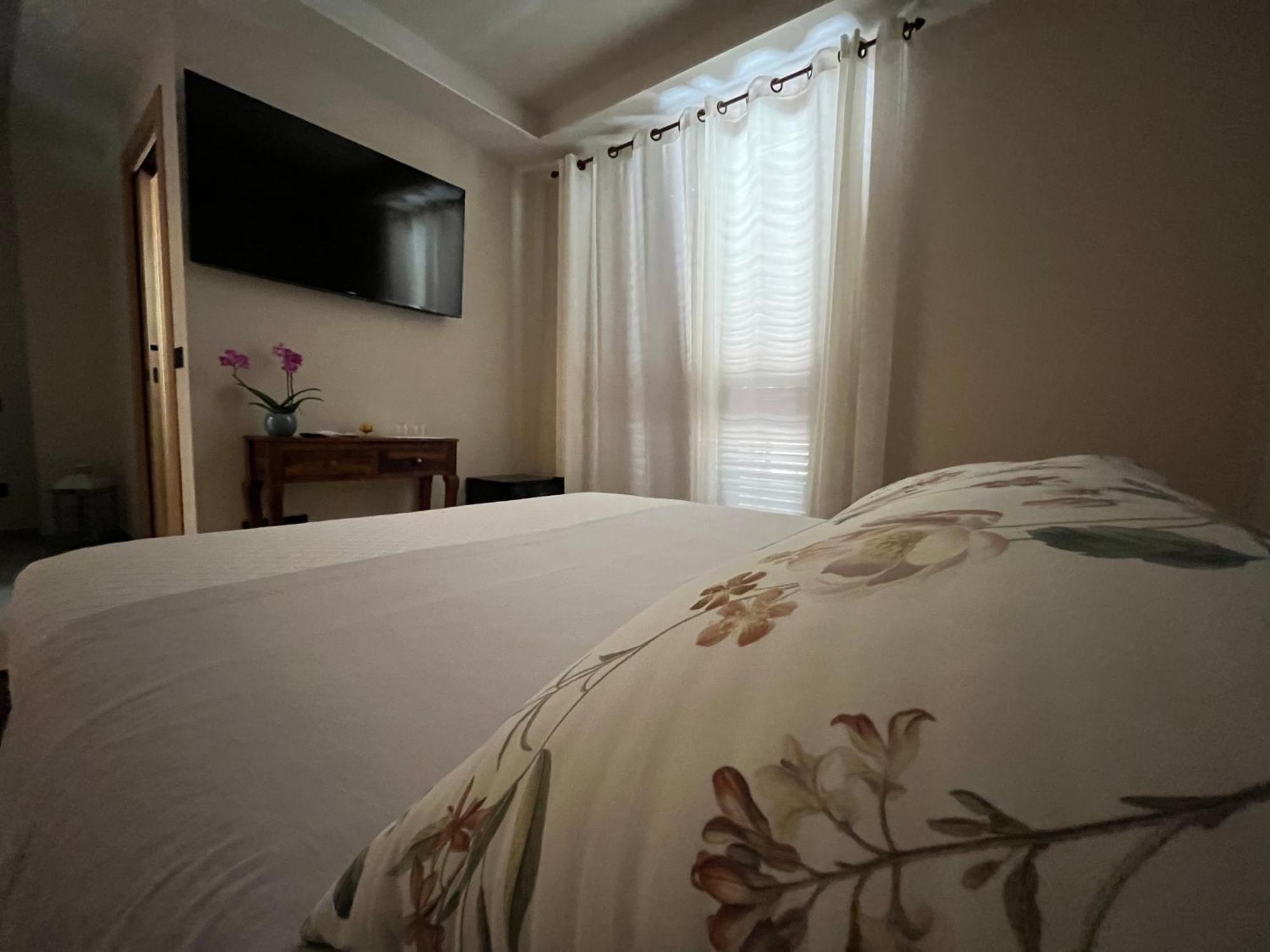 Seta Luxury Apartment Розето дели Абруци Екстериор снимка
